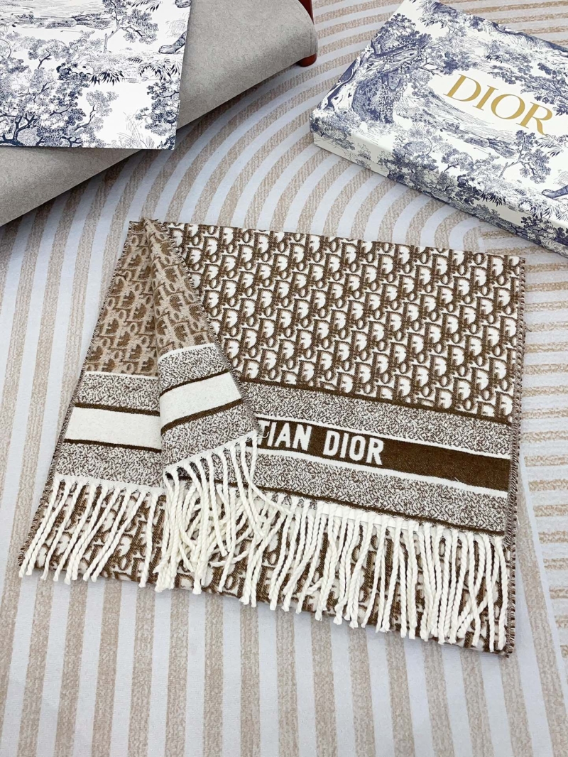 CHRISTIAN DIOR